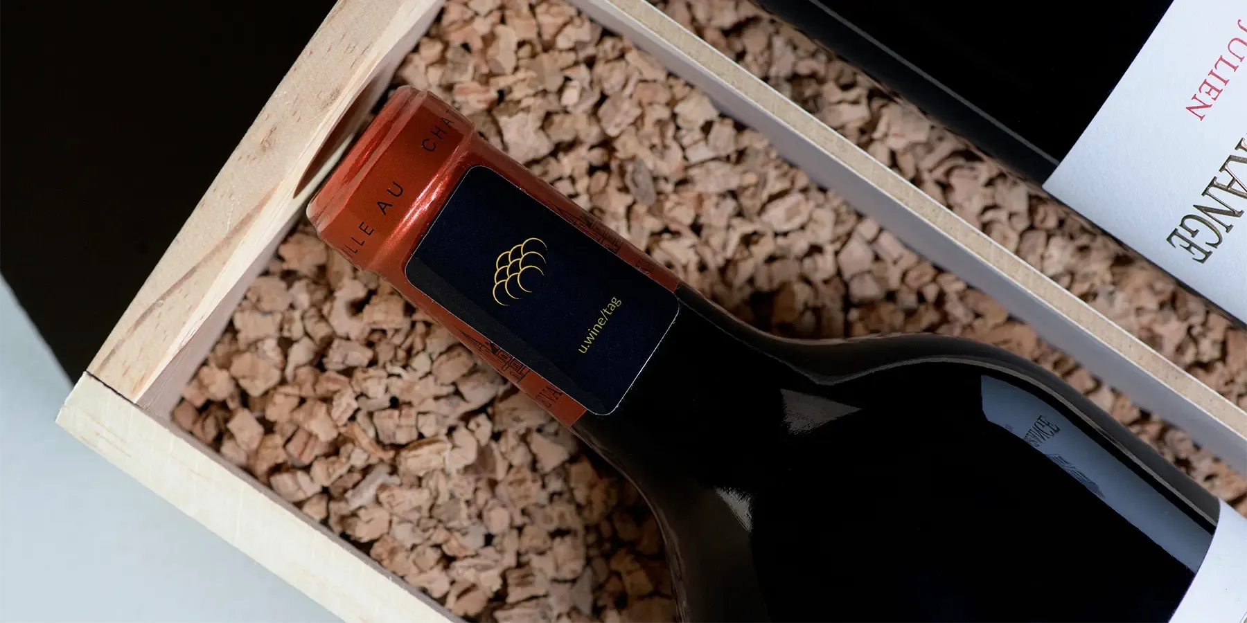 Le tag pr&eacute;sent sur les bouteilles vendues par U'wine